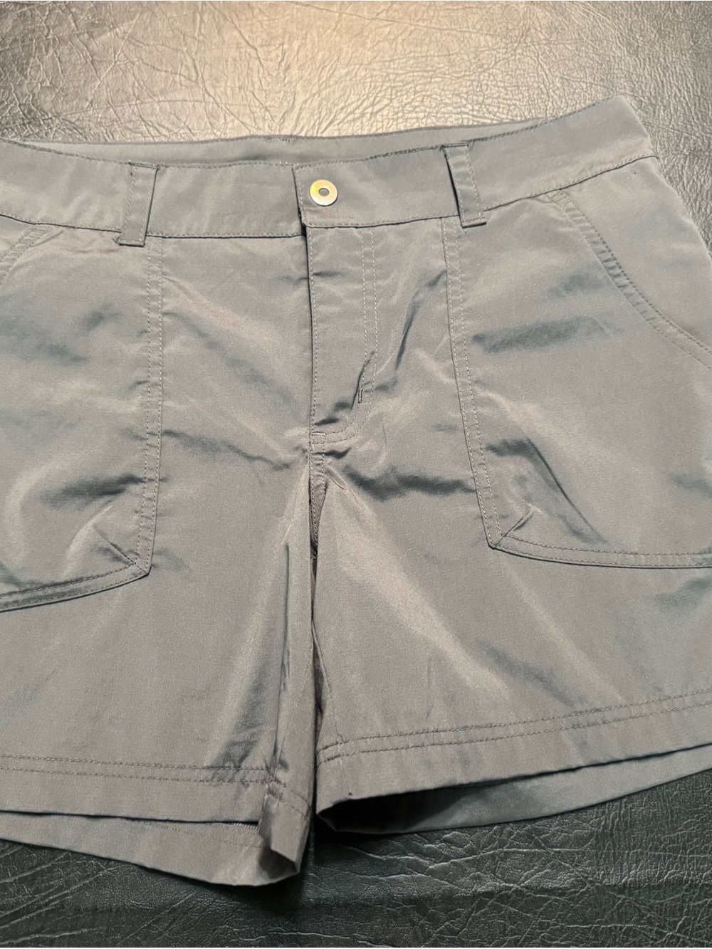 Columbia Omni-Shield Gray Stretch Hiking Fishing Travel Shorts Women’s Size 10
